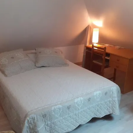54 Av Rogers Martin Du Gard Homestay *