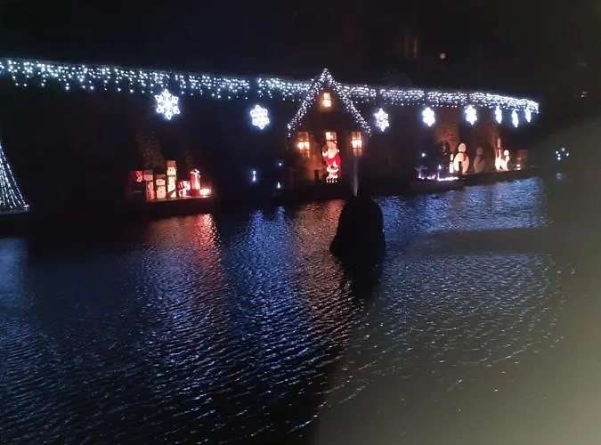 54 Av Rogers Martin Du Gard בית אירוח *