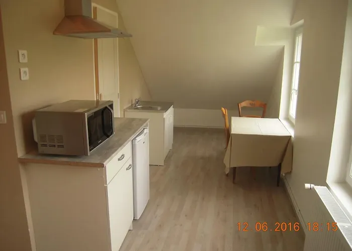 54 Av Rogers Martin Du Gard בלם